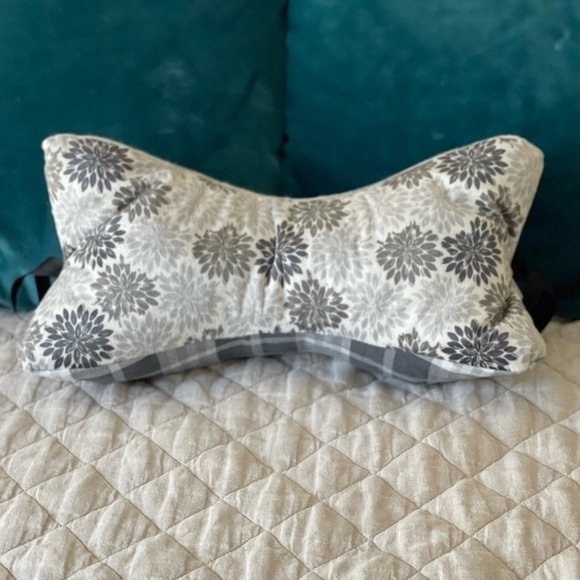 ๐ฅ NWT Handmade Neck Pillow For Travel Lounge Support - Picture 1 of 6